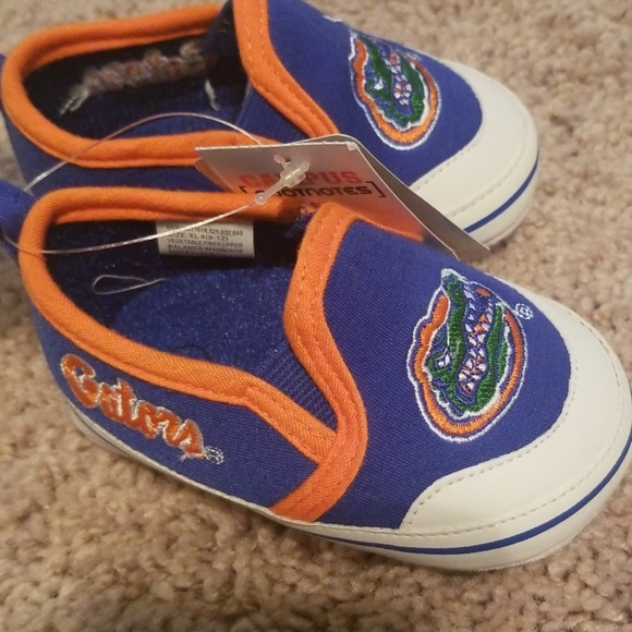 Infant size 4 shoes NWT - Picture 2 of 4
